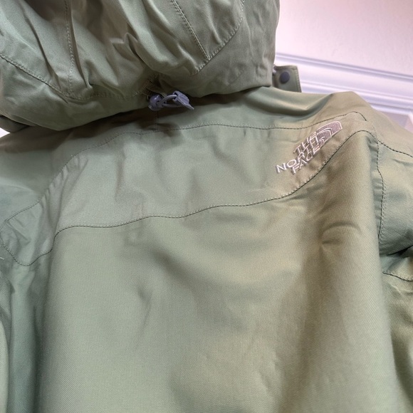 North Face Women’s Resolve II Hyvent Hooded Parka Jacket size Small in green - Picture 7 of 9
